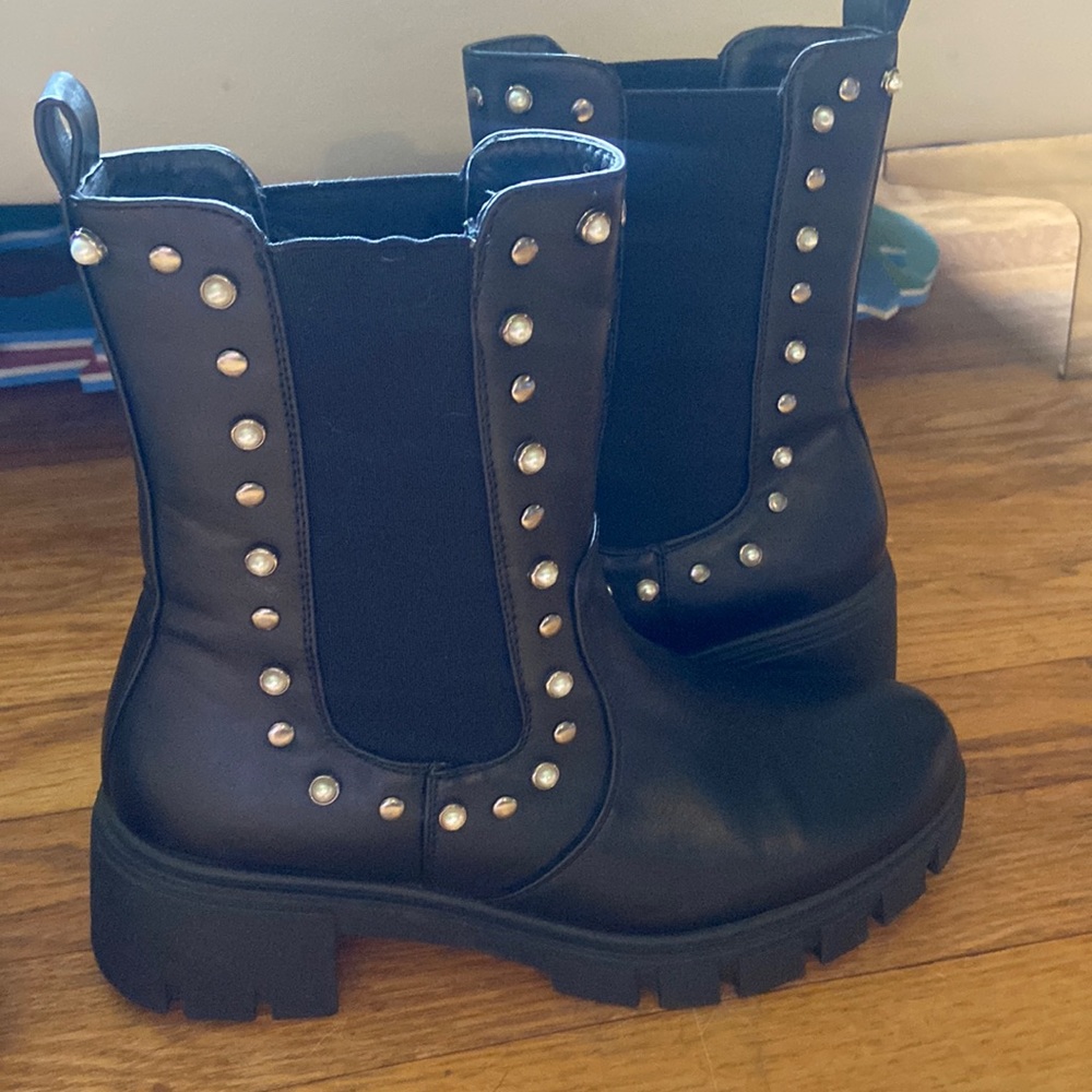 Olivia miller combat boots with pearls n silver stones